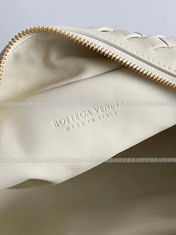 보테가베네타이스트웨스트스몰숄더백  20260228-123719-002루.jpg
