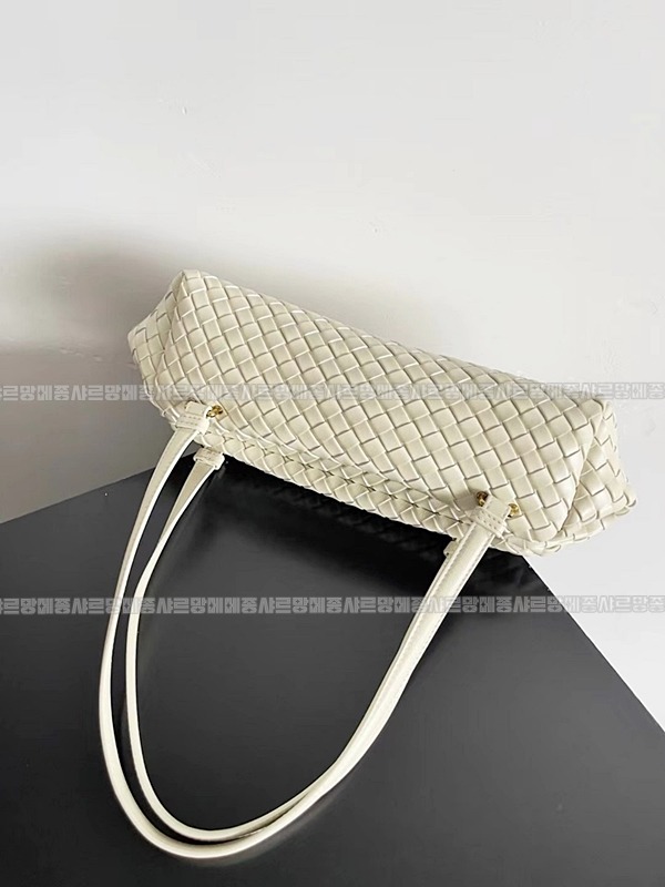 보테가베네타이스트웨스트스몰숄더백  20260228-123719-006루.jpg