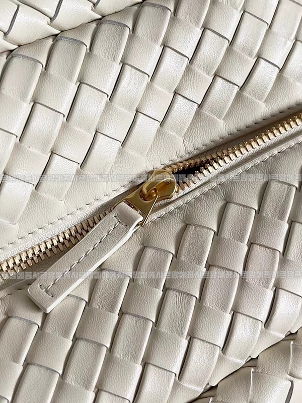 보테가베네타이스트웨스트스몰숄더백  20260228-123720-007루.jpg