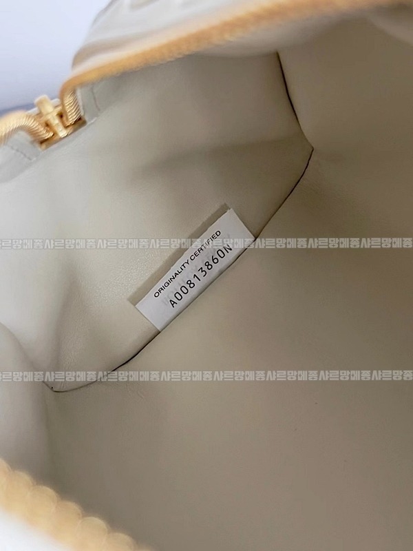 보테가베네타이스트웨스트스몰숄더백  20260228-123720-008루.jpg