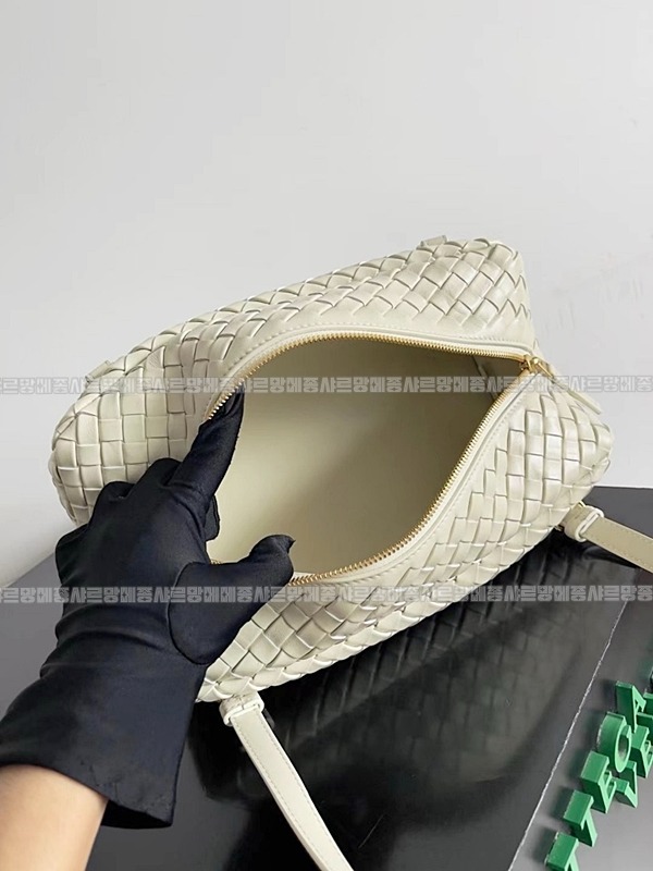 보테가베네타이스트웨스트스몰숄더백  20260228-123720-009루.jpg