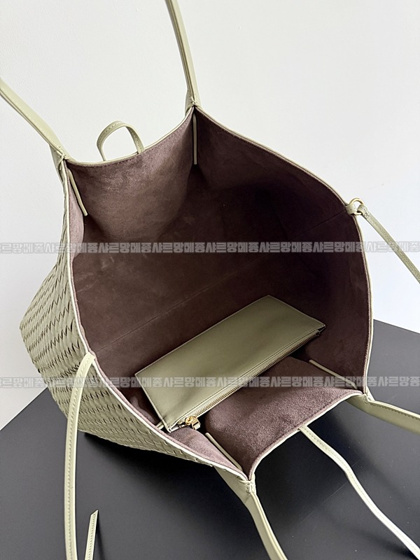 보테가베네타피나코테카라지  20260228-133133-009루.jpg