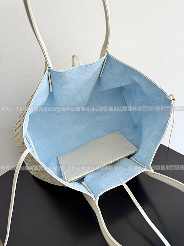 보테가베네타피나코테카라지  20260228-134015-007루.jpg