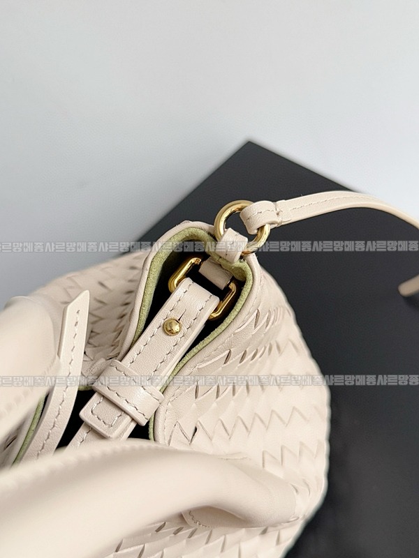 보테가베네타피나코테카스몰  20260228-134523-006루.jpg