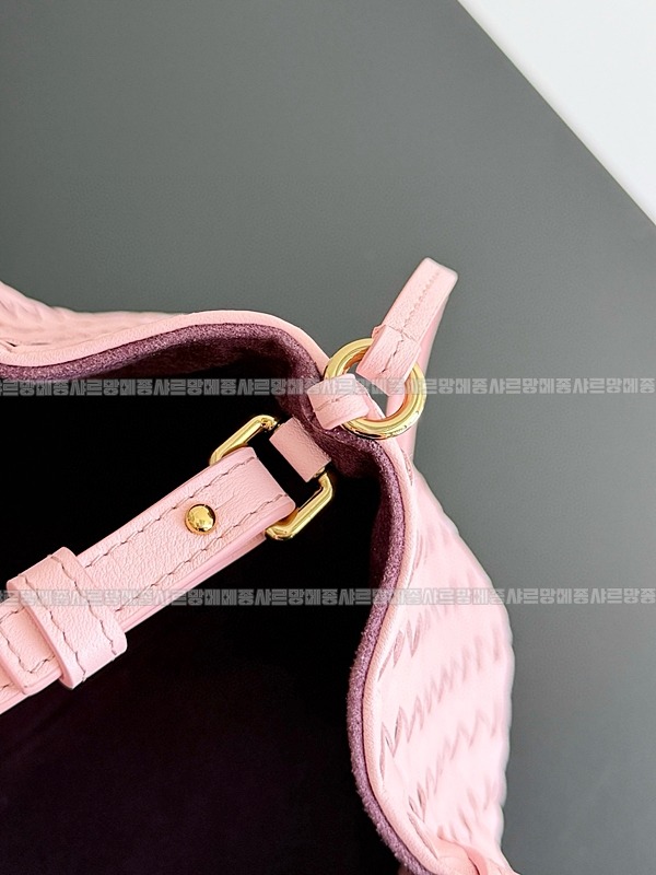 보테가베네타피나코테카스몰  20260228-135136-006루.jpg