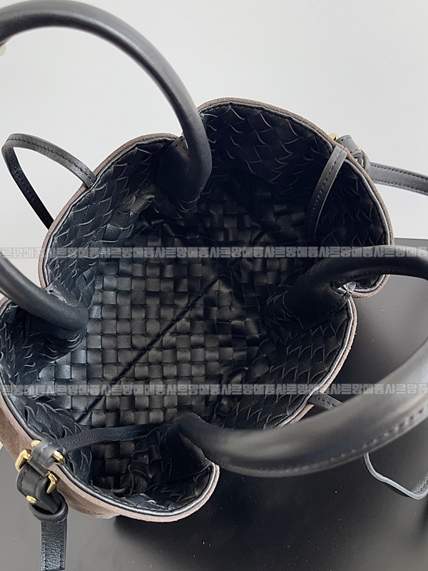 보테가베네타피나코테카스몰  20260228-135854-009루.jpg