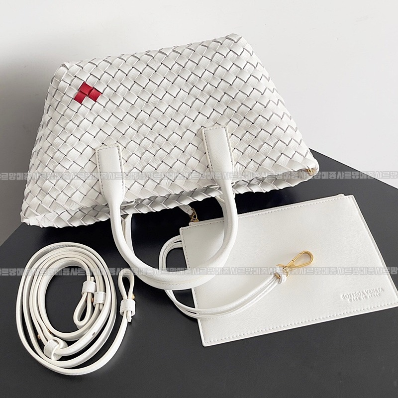 보테가베네타미니카밧화이트 20260228-142912-007루.jpg