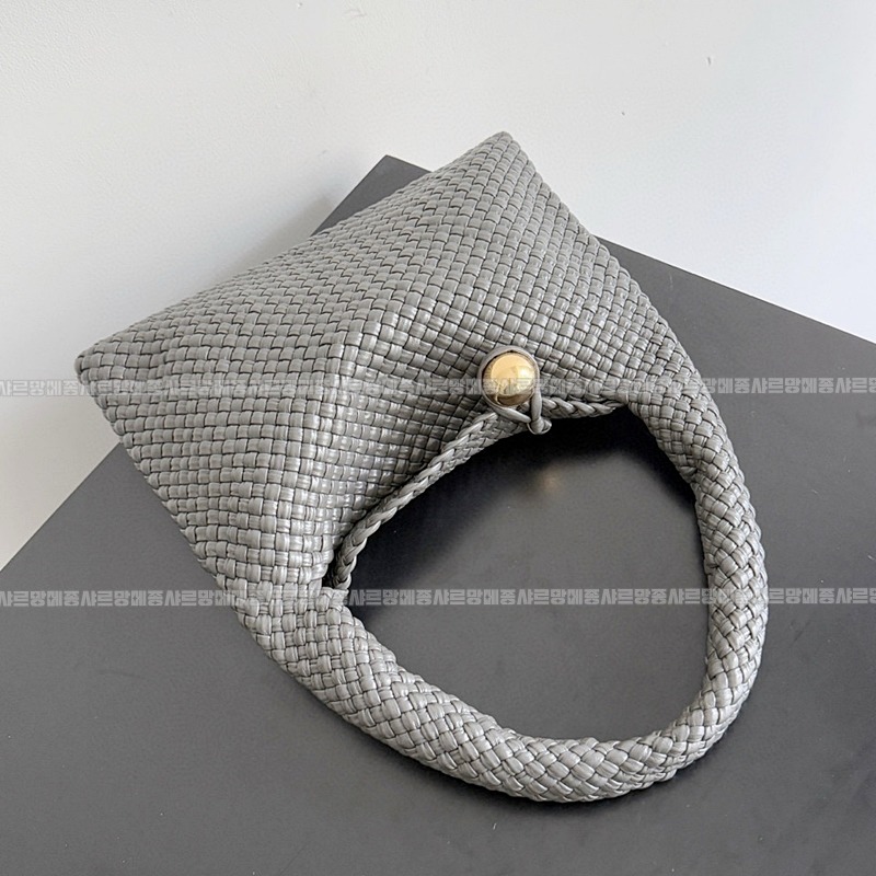 보테가베네타토스카바치 20260301-101218-005루.jpg