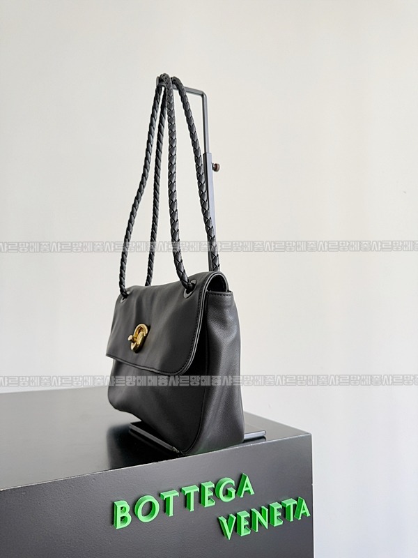 보테가베네타메디슨 20260301-101754-002루.jpg