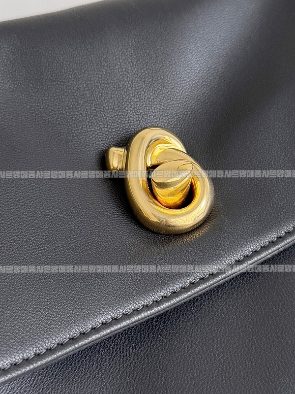 보테가베네타메디슨 20260301-101755-004루.jpg