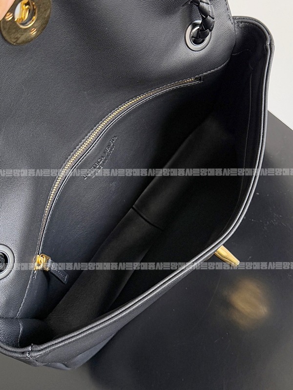 보테가베네타메디슨 20260301-101755-009루.jpg