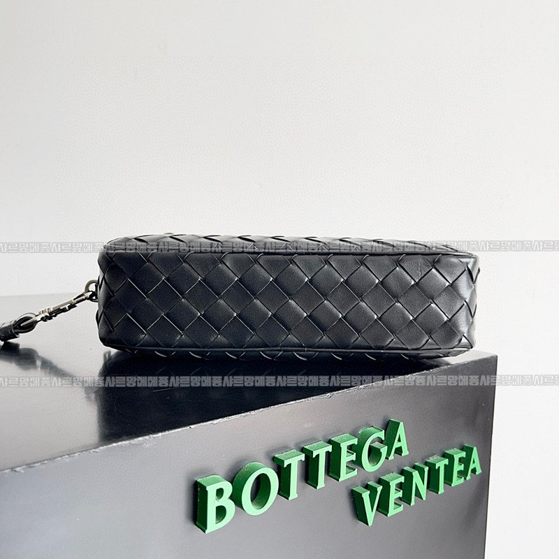 보테가베네타인트레치아토스몰파우치위드손목스트랩 20260301-103103-004루.jpg