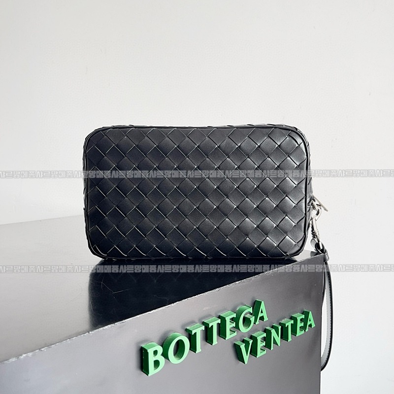 보테가베네타인트레치아토스몰파우치위드손목스트랩 20260301-103103-003루.jpg