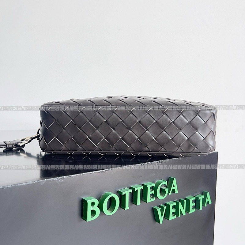 보테가베네타인트레치아토스몰파우치위드손목스트랩 20260301-103404-004루.jpg