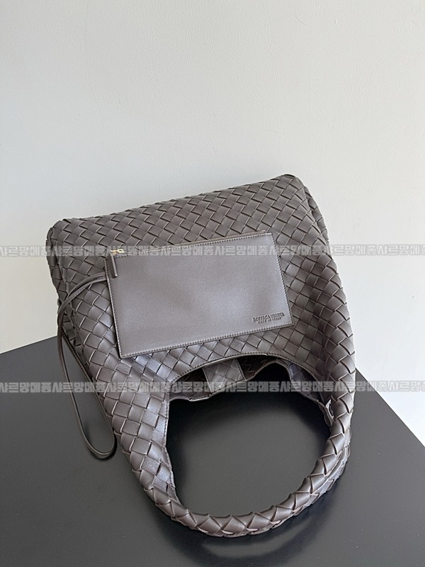 보테가베네타캄파나라지 20260301-111047-006루.jpg