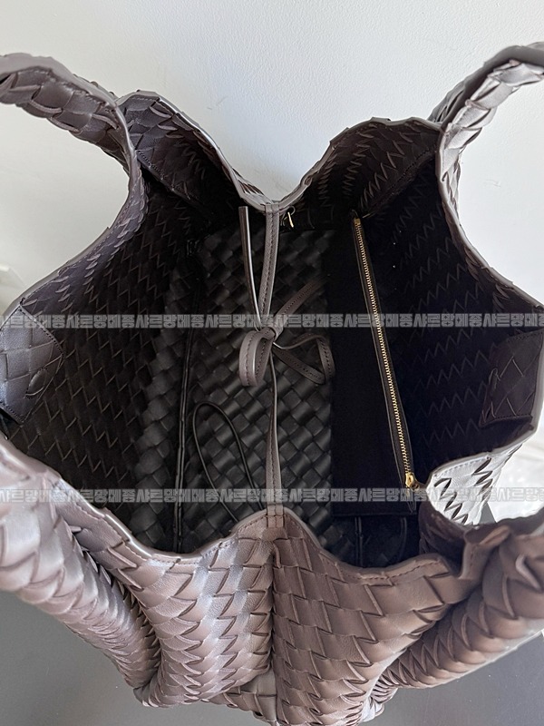 보테가베네타캄파나라지 20260301-111048-009루.jpg