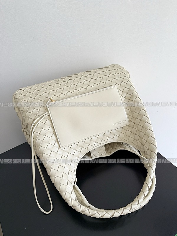 보테가베네타캄파나라지 20260301-111442-006루.jpg