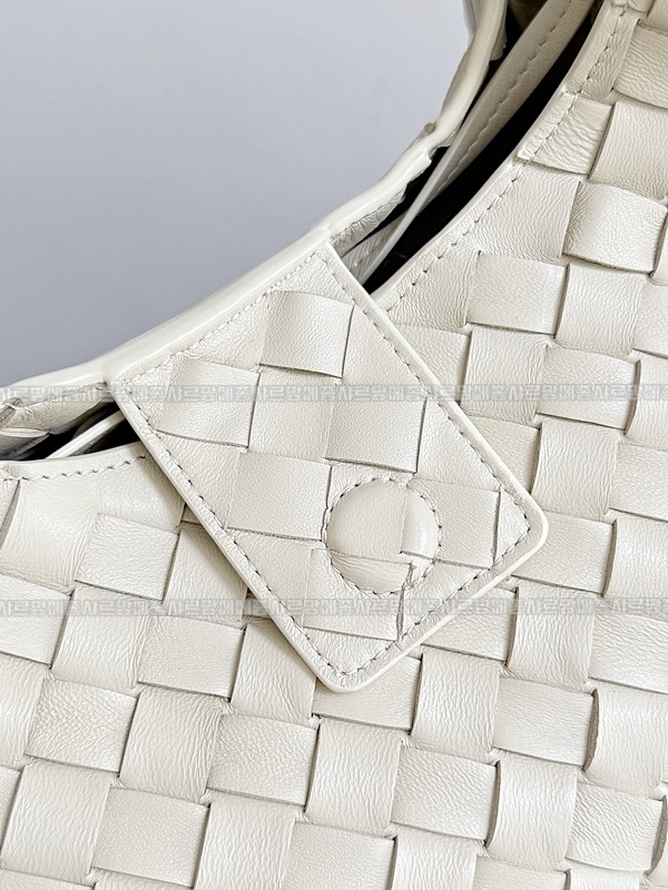 보테가베네타캄파나라지 20260301-111442-005루.jpg