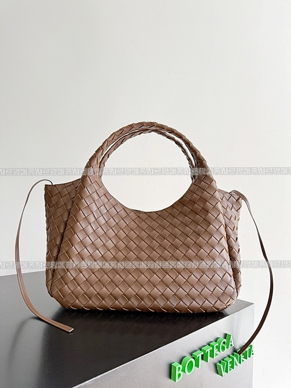 보테가베네타캄파나미디움 20260301-111718-003루.jpg