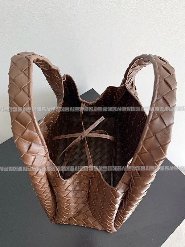 보테가베네타캄파나미디움 20260301-111718-006루.jpg