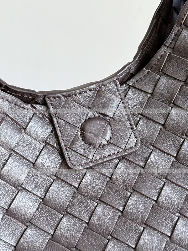 보테가베네타캄파나미디움 20260301-111941-005루.jpg