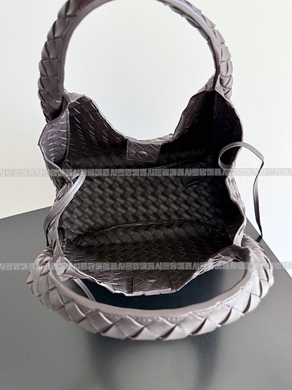 보테가베네타캄파나미디움 20260301-111941-007루.jpg