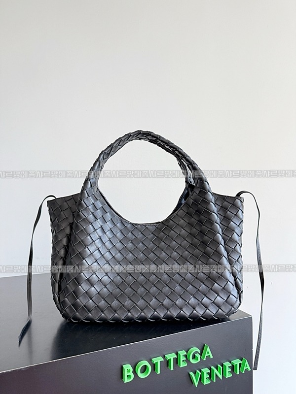 보테가베네타캄파나미디움 20260301-112126-003루.jpg