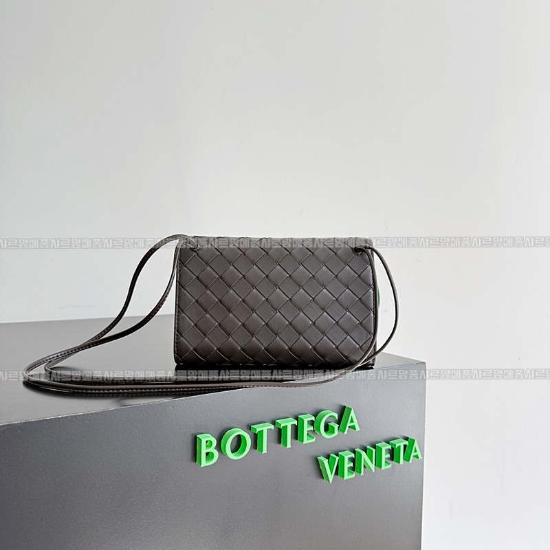 보테가베네타안디아모데이지파우치 20260301-113042-003루.jpg