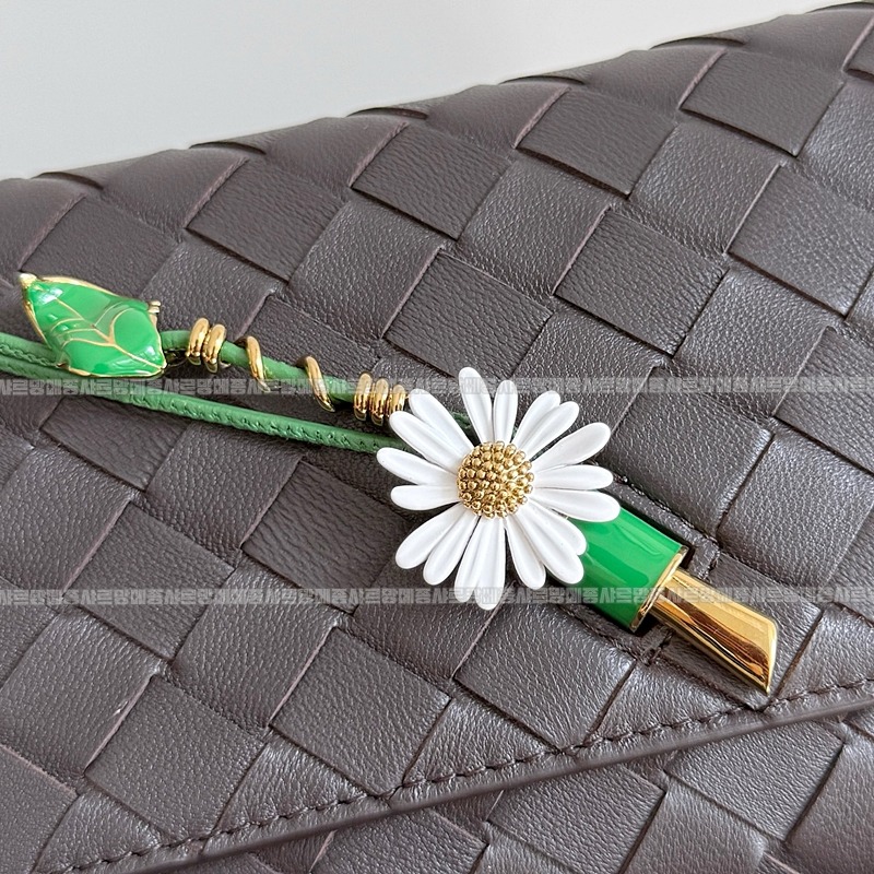 보테가베네타안디아모데이지파우치 20260301-113042-005루.jpg