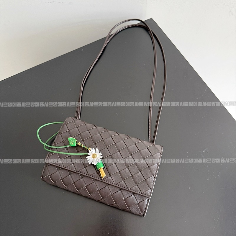 보테가베네타안디아모데이지파우치 20260301-113042-006루.jpg