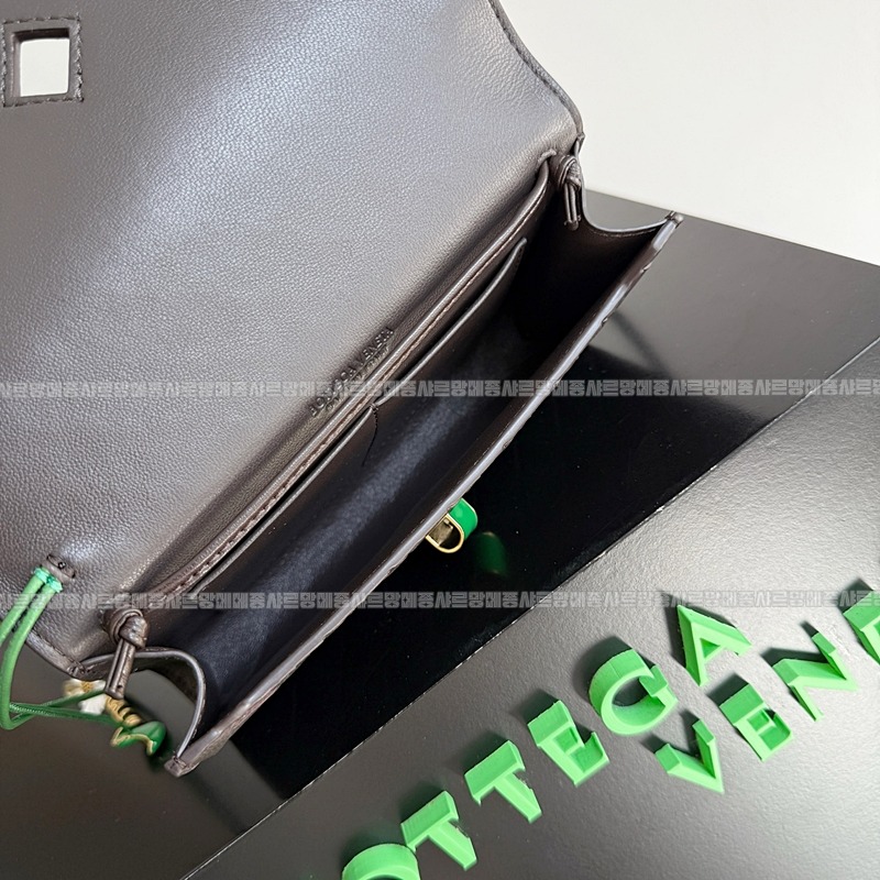 보테가베네타안디아모데이지파우치 20260301-113043-009루.jpg