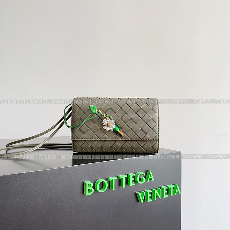 보테가베네타안디아모데이지파우치 20260301-113245-001루.jpg