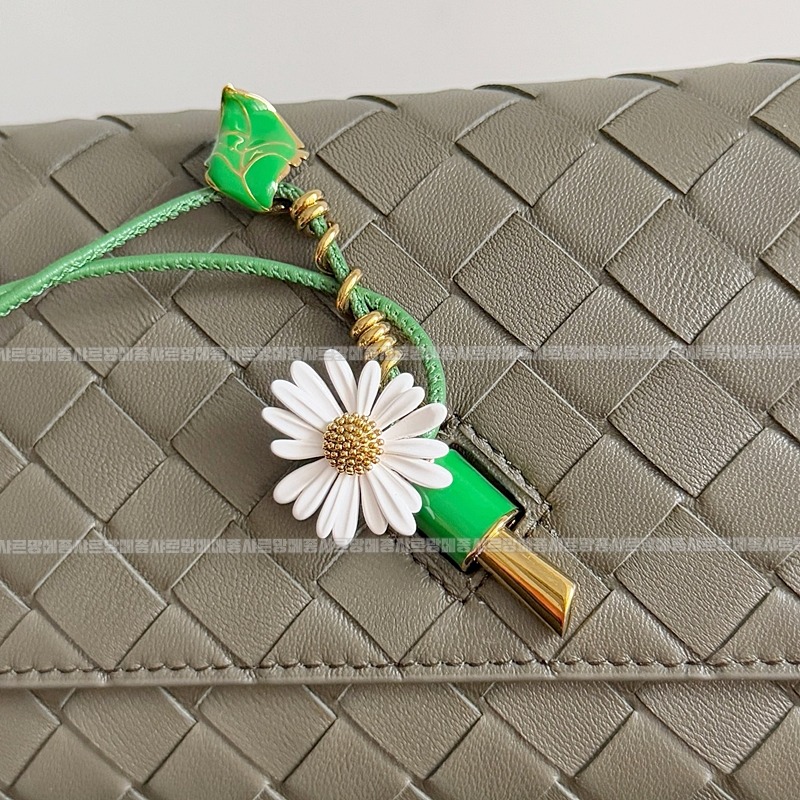 보테가베네타안디아모데이지파우치 20260301-113246-005루.jpg