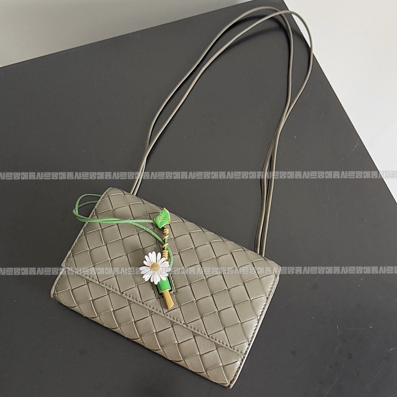 보테가베네타안디아모데이지파우치 20260301-113246-006루.jpg