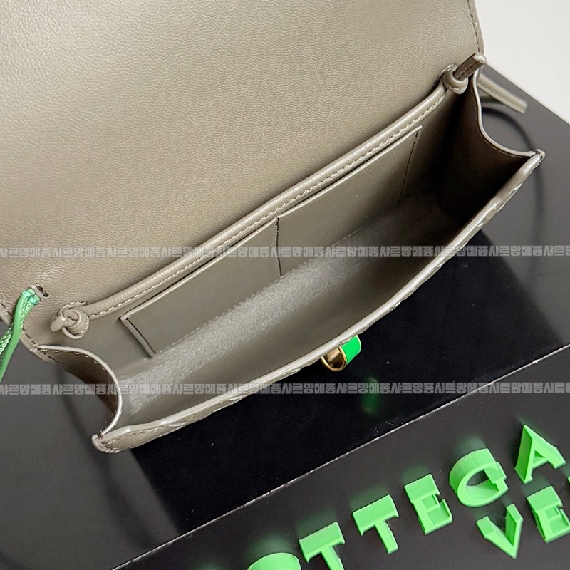 보테가베네타안디아모데이지파우치 20260301-113246-009루.jpg