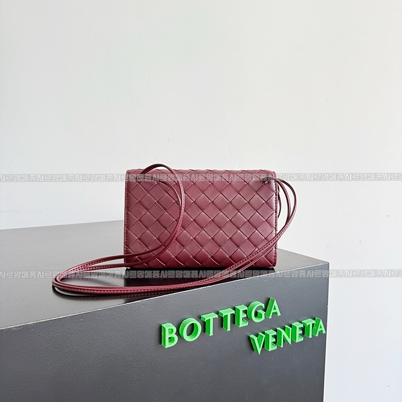 보테가베네타안디아모데이지파우치 20260301-113423-003루.jpg