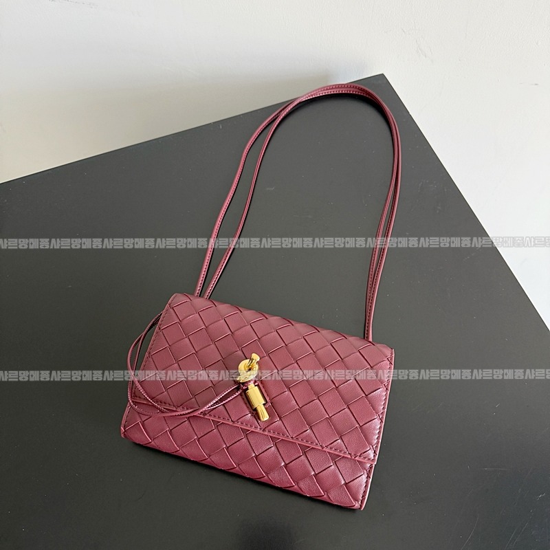 보테가베네타안디아모데이지파우치 20260301-113424-006루.jpg