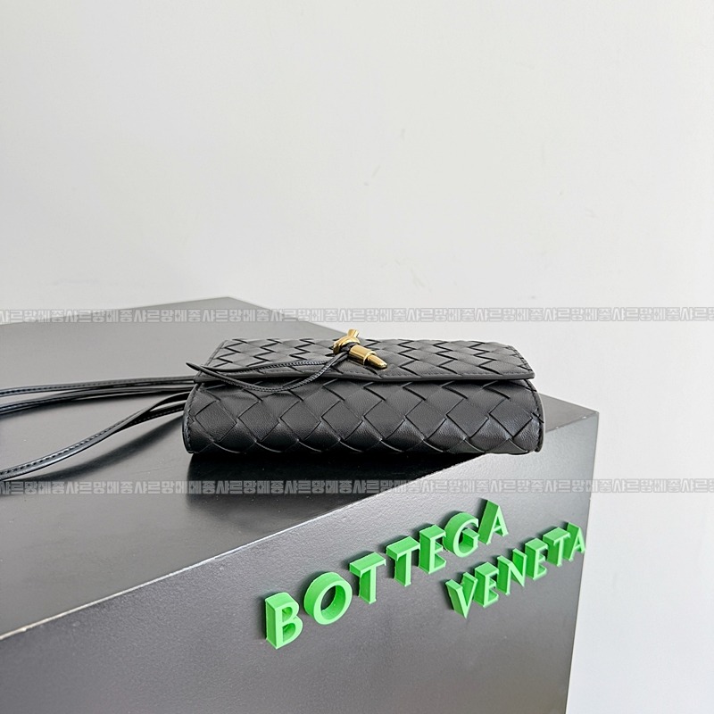 보테가베네타안디아모데이지파우치 20260301-113609-004루.jpg
