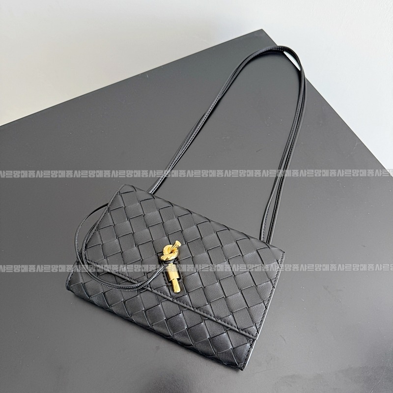 보테가베네타안디아모데이지파우치 20260301-113610-006루.jpg