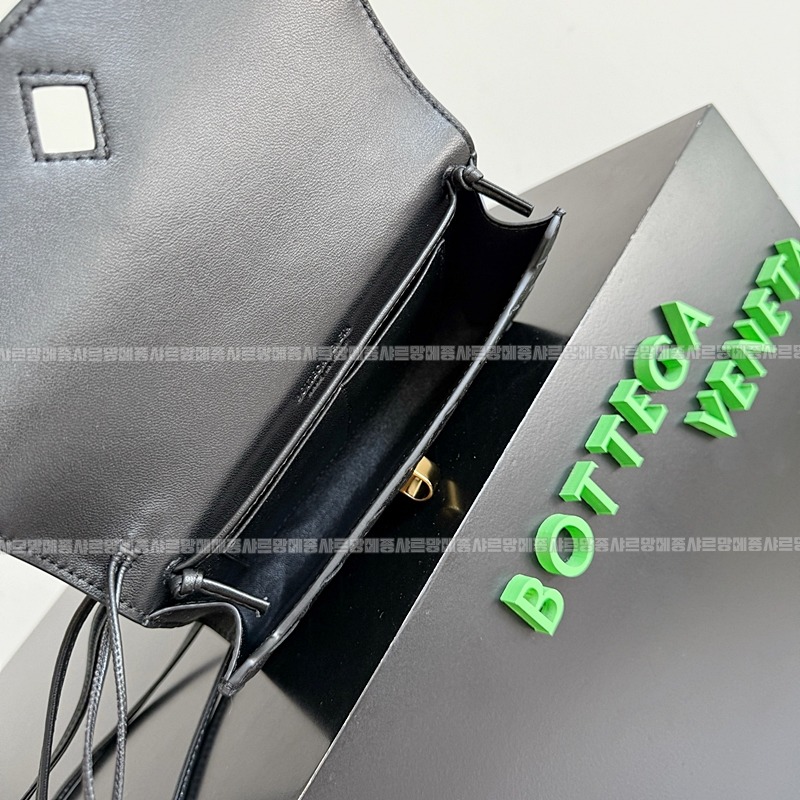 보테가베네타안디아모데이지파우치 20260301-113610-009루.jpg