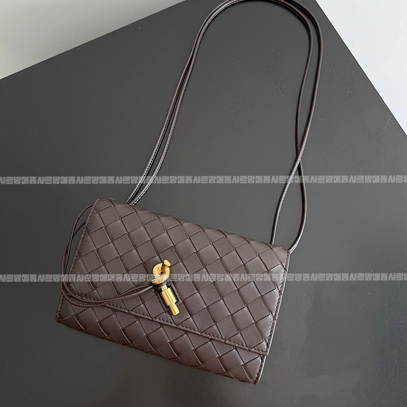 보테가베네타안디아모데이지파우치 20260301-113747-006루.jpg