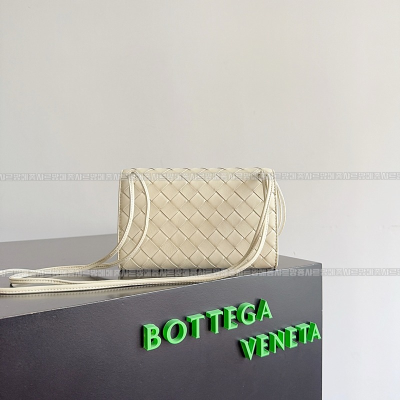 보테가베네타안디아모데이지파우치 20260301-113923-003루.jpg