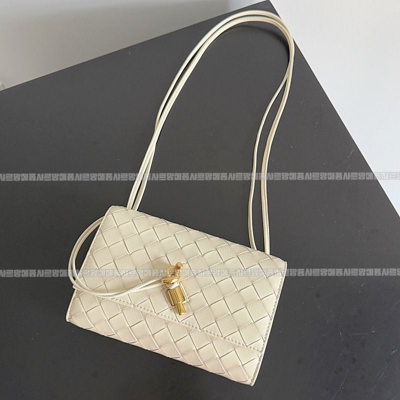 보테가베네타안디아모데이지파우치 20260301-113923-006루.jpg