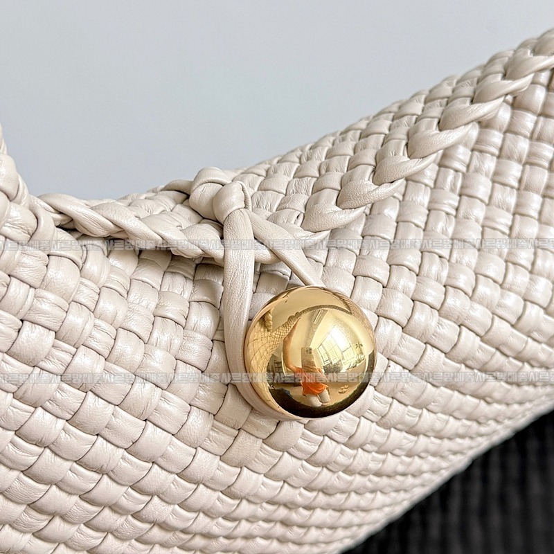 보테가베네타토스카 20260301-133544-004루.jpg