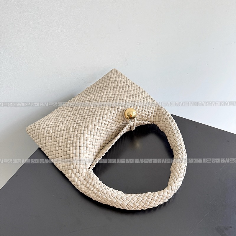 보테가베네타토스카 20260301-133544-005루.jpg