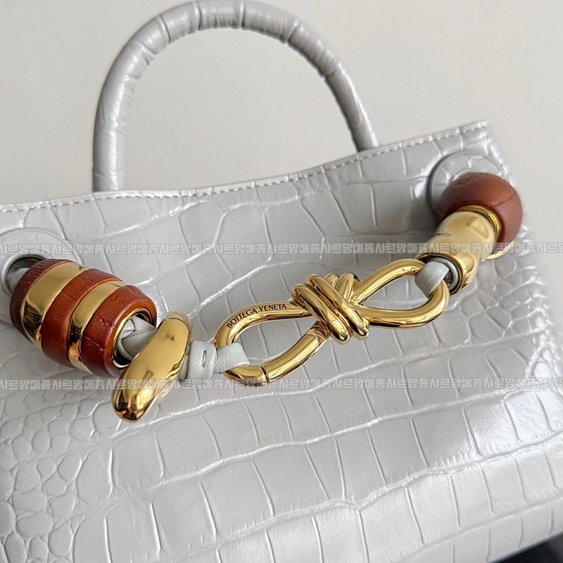 보테가베네타미니안디아모 20260301-140815-005루.jpg