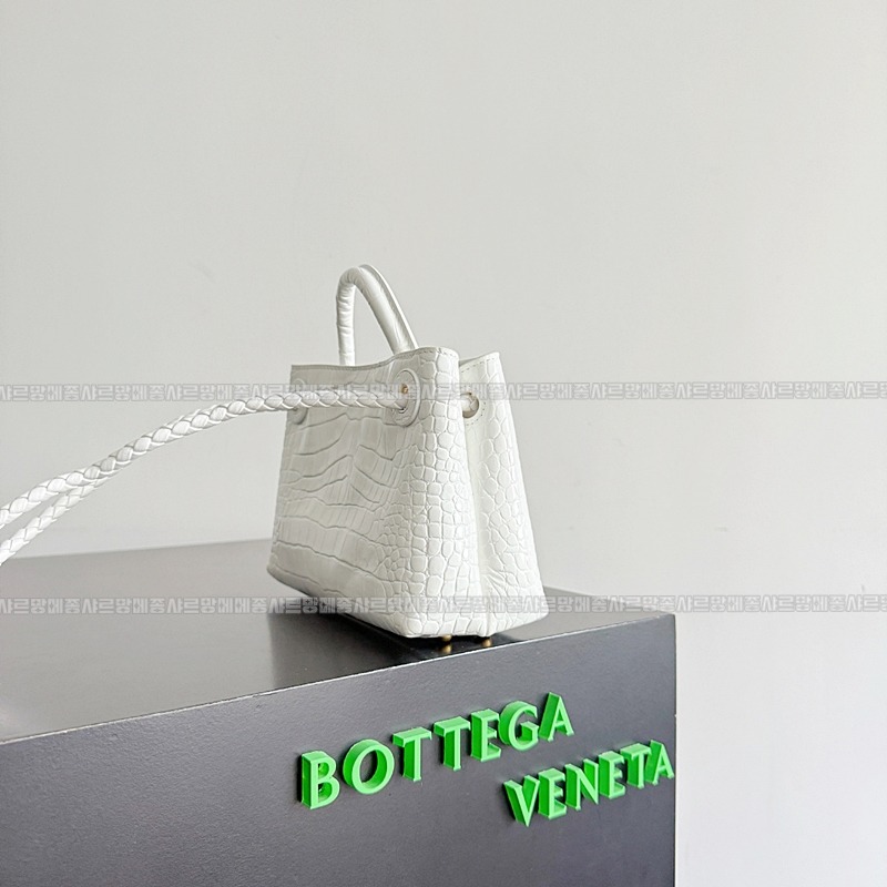 보테가베네타미니안디아모 20260301-141047-002루.jpg