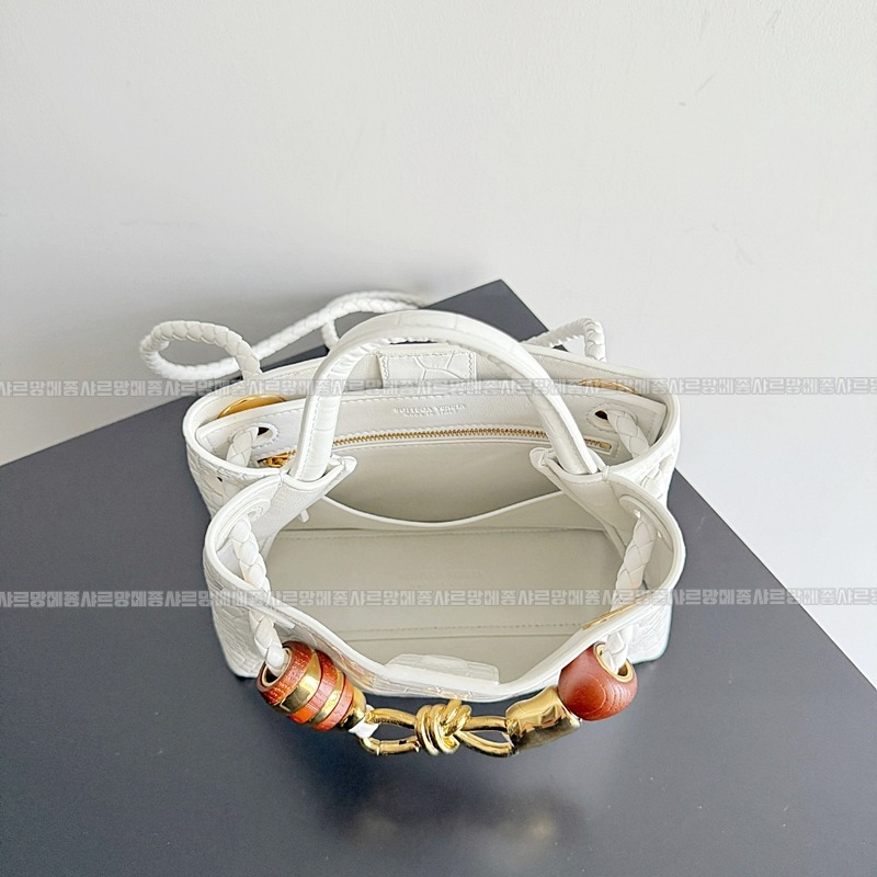 보테가베네타미니안디아모 20260301-141047-008루.jpg