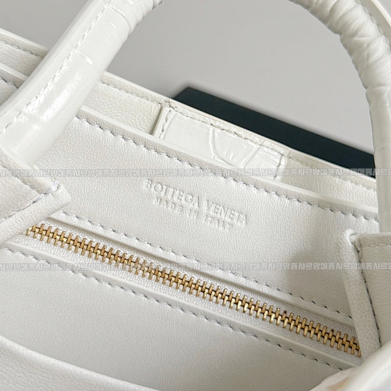 보테가베네타미니안디아모 20260301-141047-007루.jpg