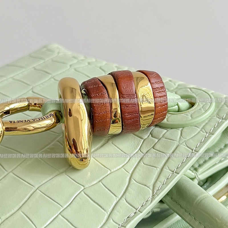 보테가베네타미니안디아모 20260301-141229-006루.jpg